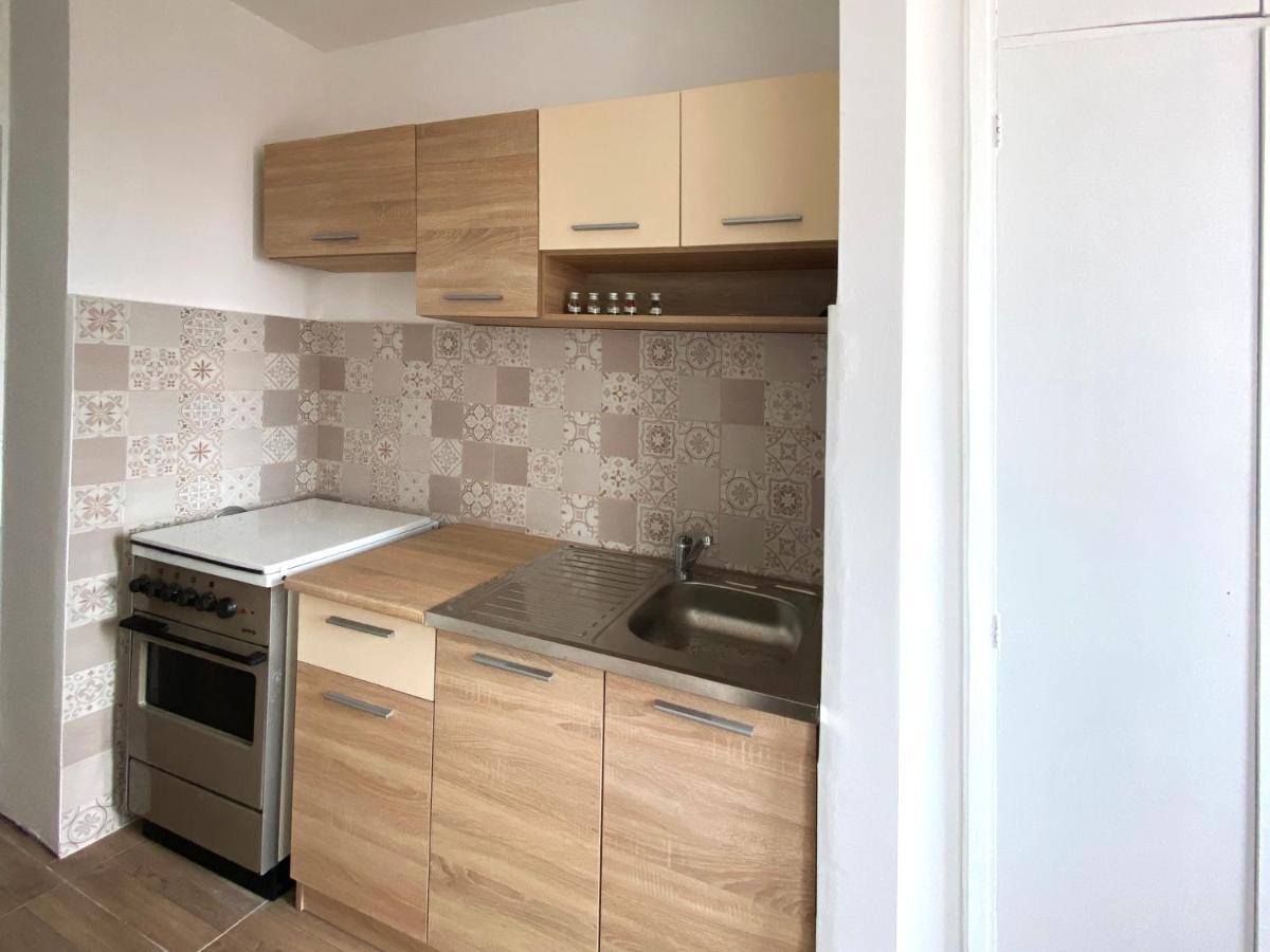 Apartamento Apartman Milica Ni Exterior foto